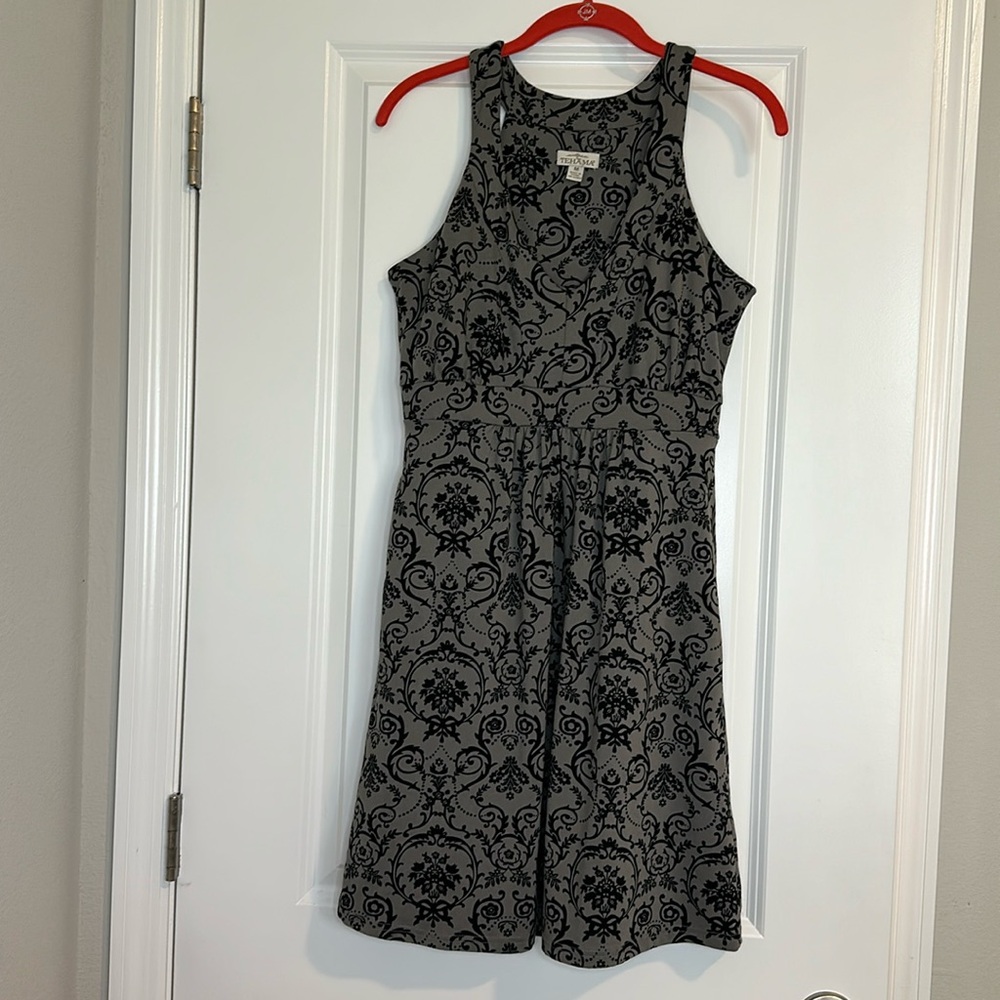 Tahama size medium athletic mini dress built-in shelf bra racer back gray/black